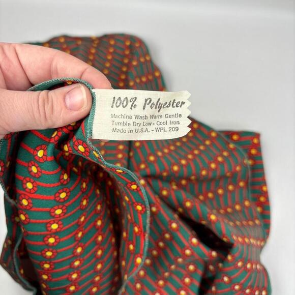 Vintage Red & Green Geometric Abstract Patterned Scarf - Picture 5 of 5